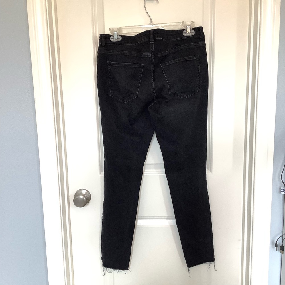 H&M Divided Skinny Denim Jeans Women's Size 12 Black Mid Rise Distressed Raw Hem - Picture 4 of 11